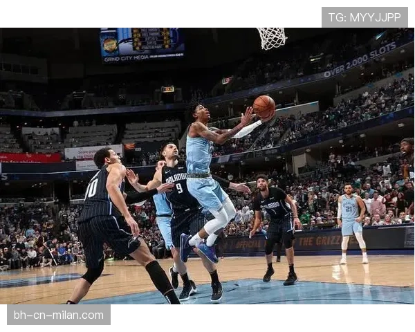 班恩挡拆配合莫兰特拉开空间比上季更倚重无球三分